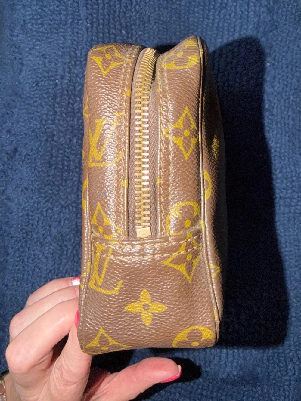 LOUIS VUITTON Trousse 23 Cosmetic Toiletry Bag/Pouch in Classic Monogram Canvas!